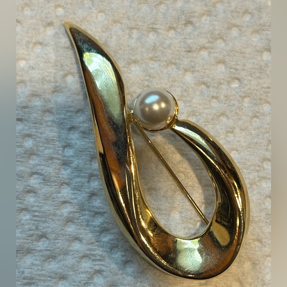 Gold Brooch Set of Three- Modernist and Textured Designs - Picture 3 of 5